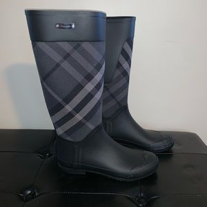 Burberry slip on rain boots